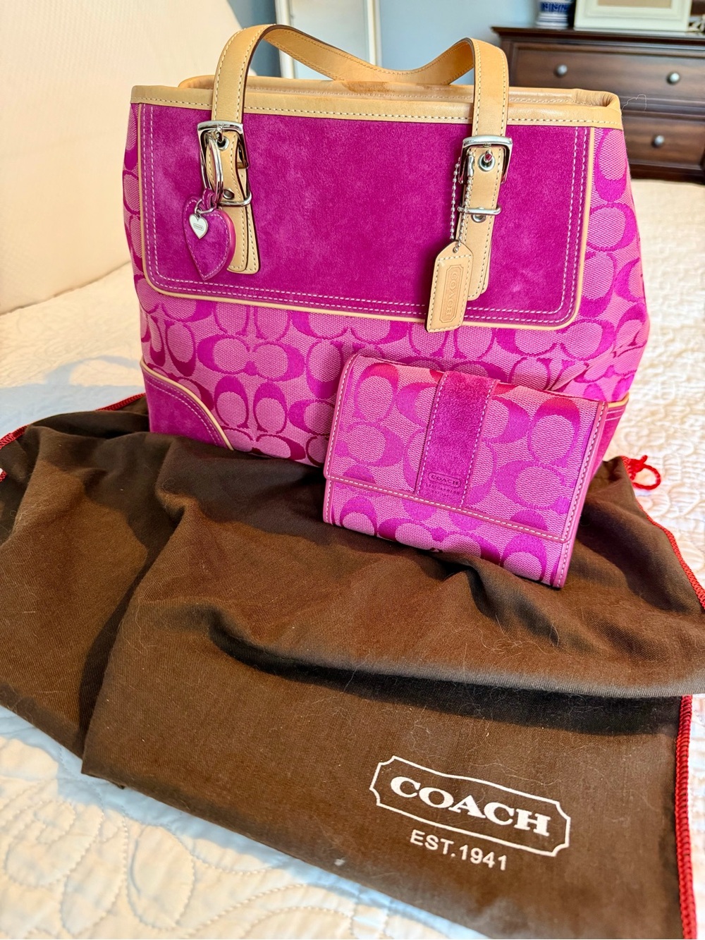 NWT COACH Pink Signature Suede & Canvas Hampton Tote w/ Wallet & Key Chain - Picture 13 of 16